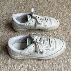 Reebok Lifestyle Club C 85 sneakers in Chalk/Alabaster/Glen Green